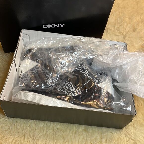 Cosmos Wedge Sneaker
DKNY - Picture 5 of 5